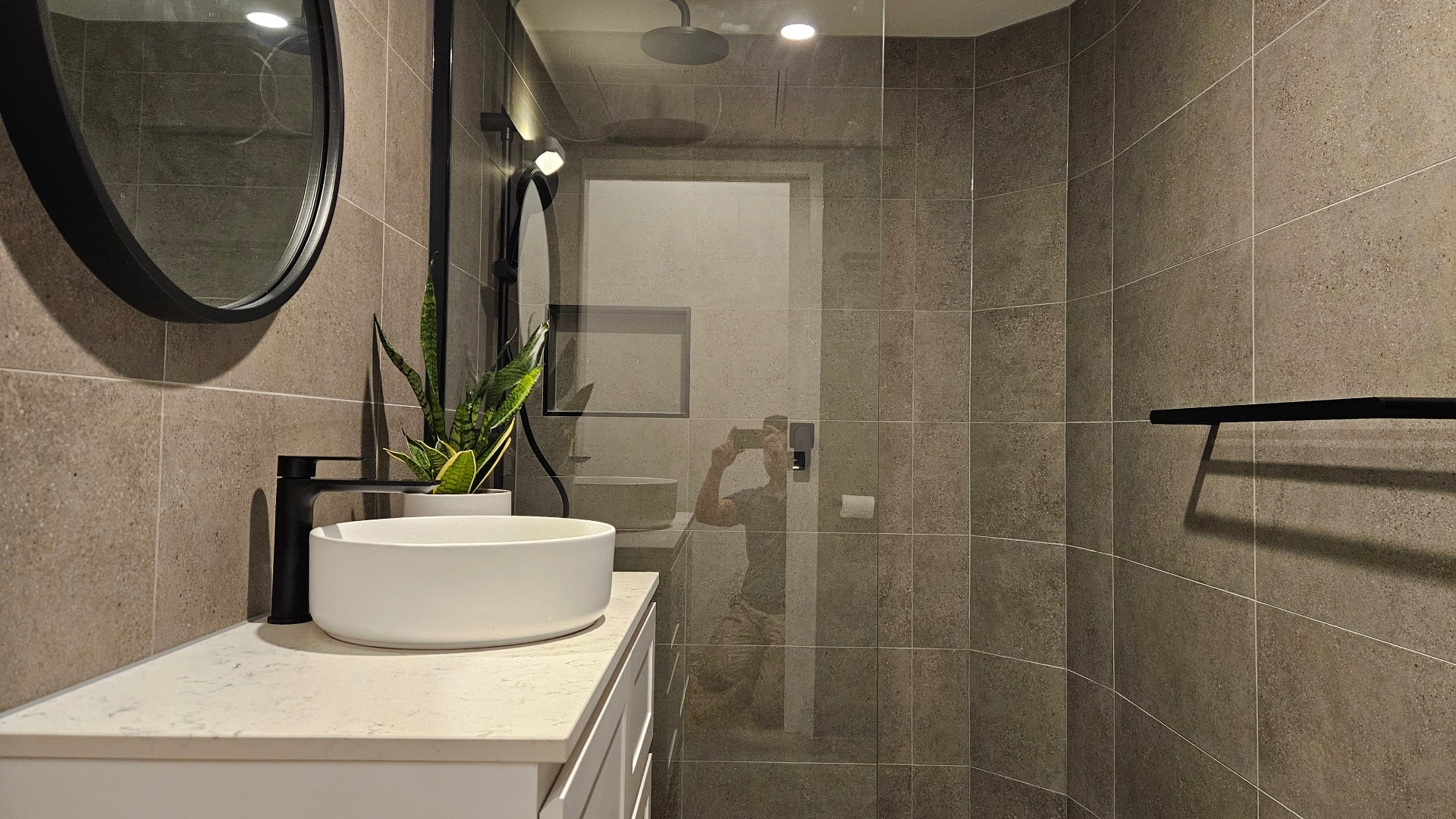 Frameless walk-in shower with rainfall head & feature niche